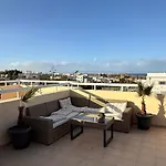 Too Coool 2 Bedroom Ellia Apartment