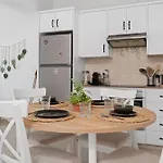 Too Coool 2 Bedroom Ellia Apartmán *