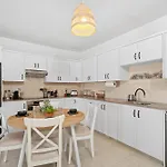Too Coool 2 Bedroom Ellia