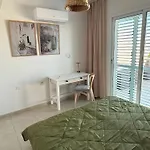 Too Coool 2 Bedroom Ellia *