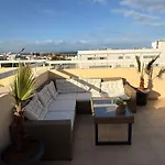 Too Coool 2 Bedroom Ellia Apartmán *