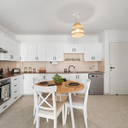 شقة Too Coool 2 Bedroom Ellia باراليمني