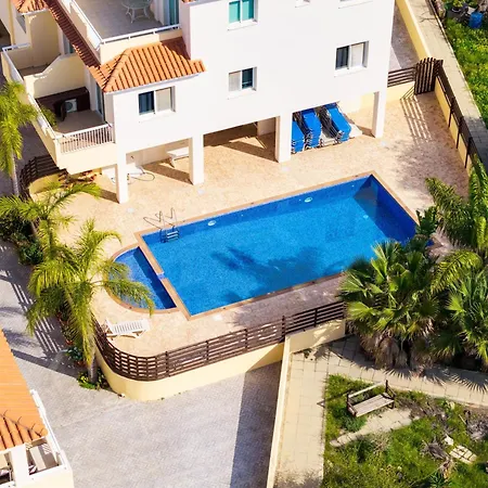 شقة Too Coool 2 Bedroom Ellia باراليمني