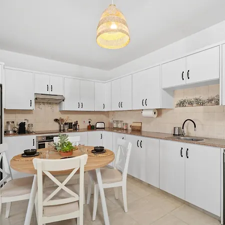 Too Coool 2 Bedroom Ellia