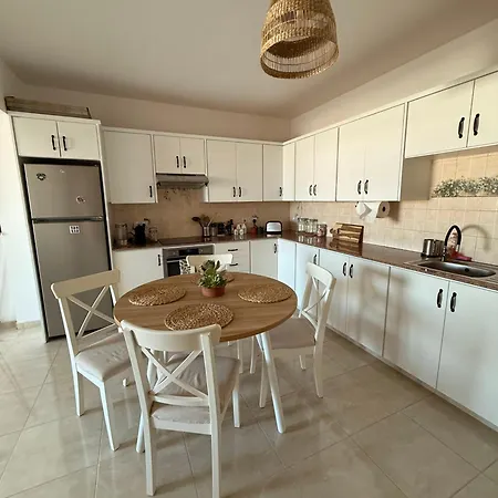 شقة Too Coool 2 Bedroom Ellia باراليمني