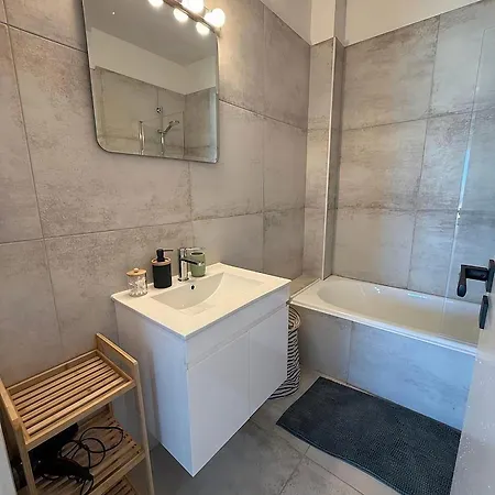 Too Coool 2 Bedroom Ellia باراليمني
