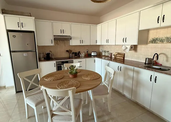 Too Coool 2 Bedroom Panorama Gardens