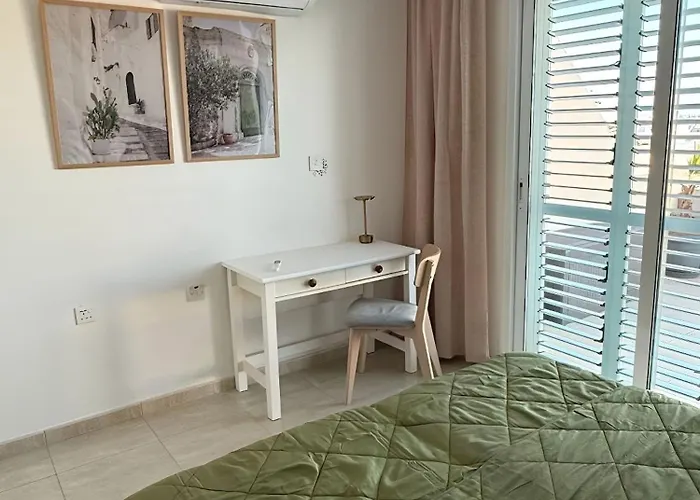 Too Coool 2 Bedroom Panorama Gardens Apartment *